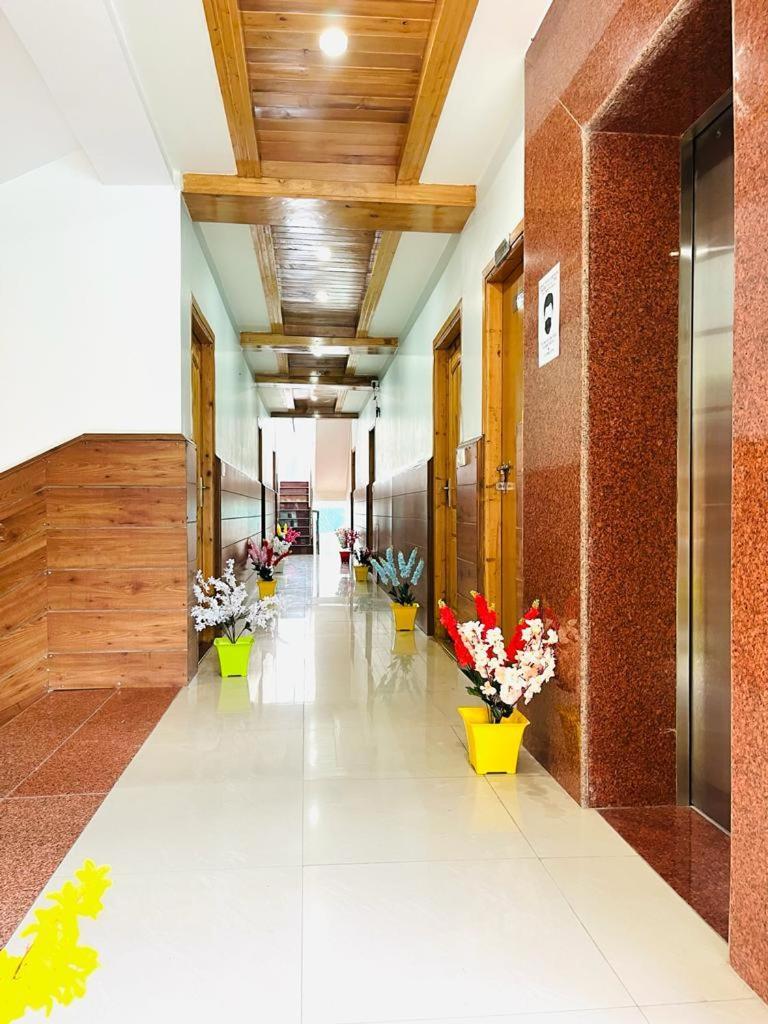 Tata Vista Resort Mall Road Manali - Centrally Heated & Air Cooled المظهر الخارجي الصورة
